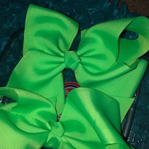 Two Green Bows ( CUTEE)